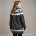 April | Vintage Islandstrikpullover
